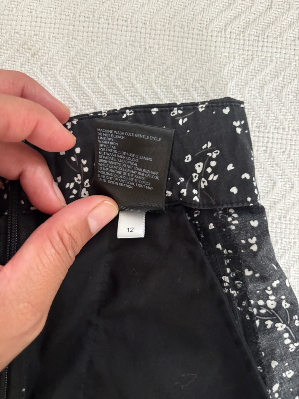 🐞Uniqlo Black Midi Skirt with White Speckle Print - Picture 9 of 11